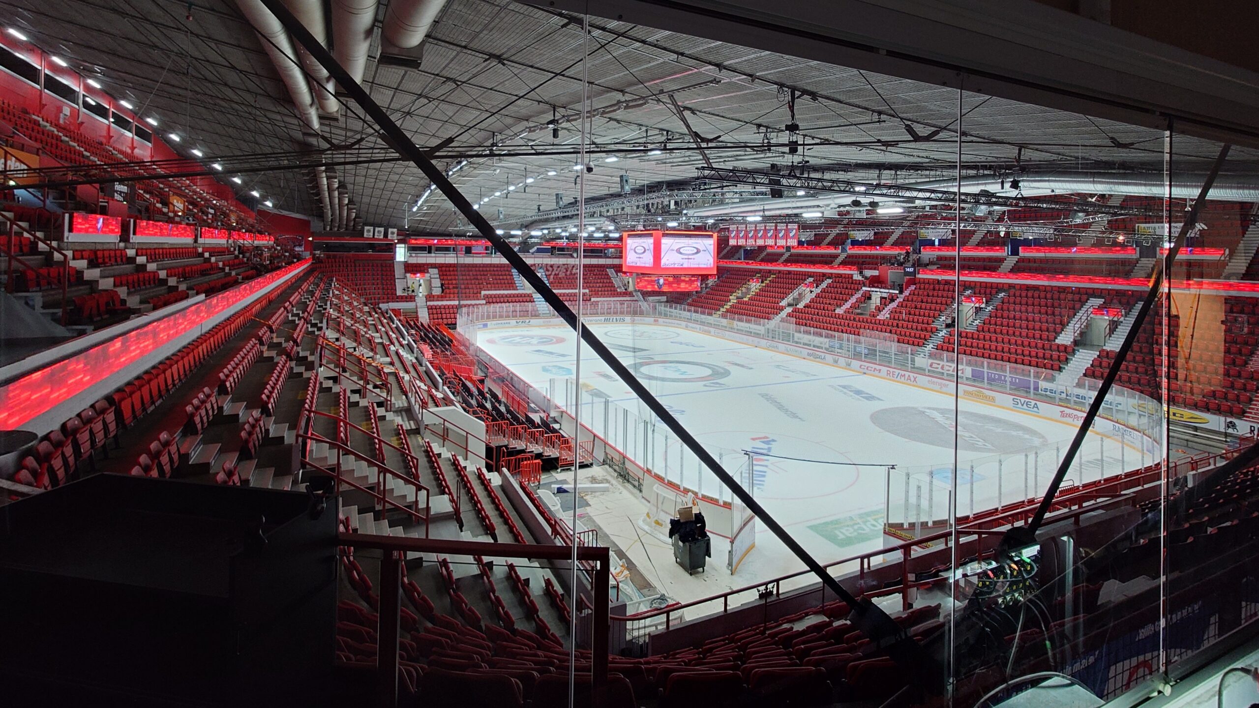 helsingin-j-halli-katsomoledit-eli-ribbonit-ledimedia