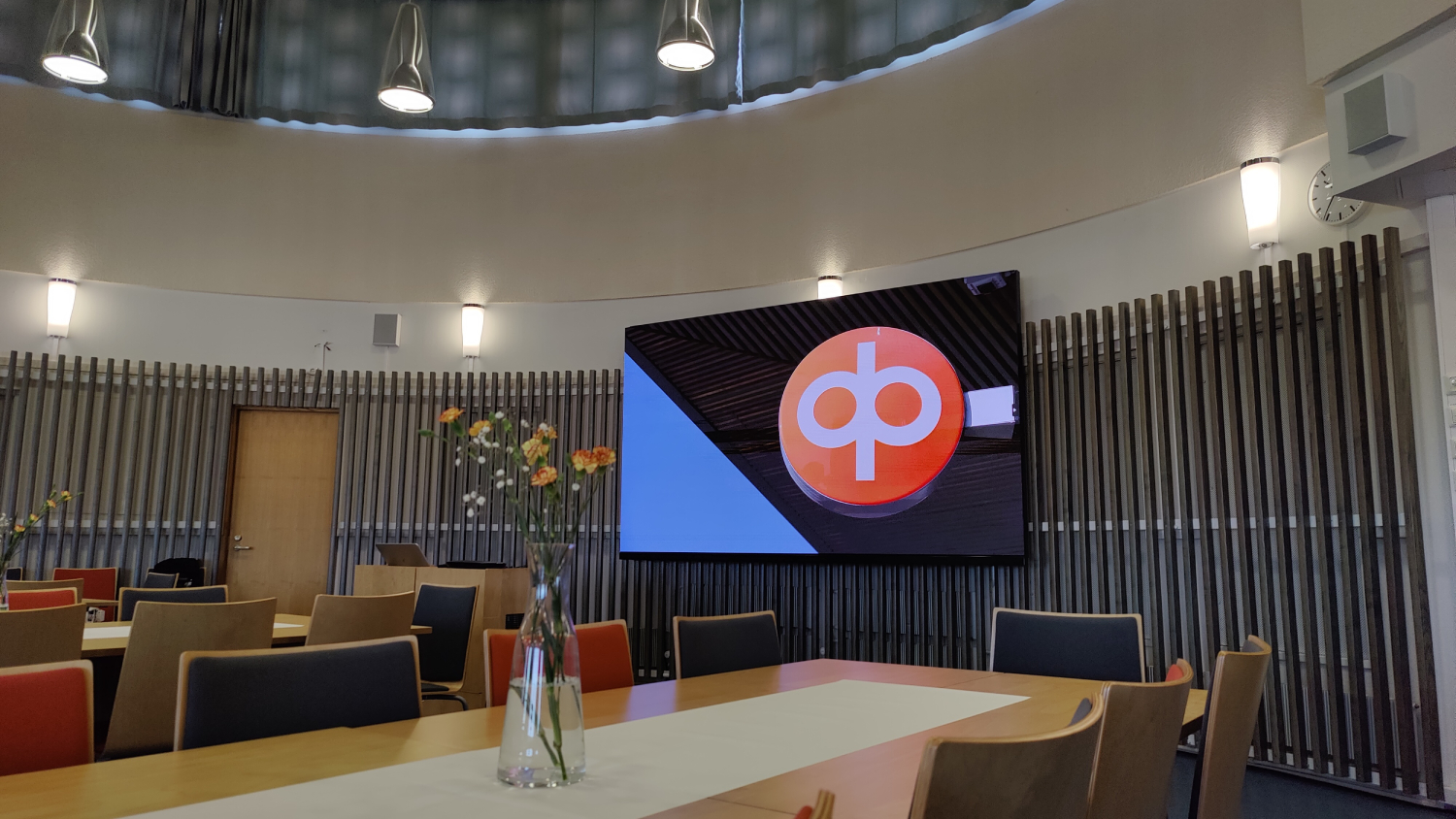 Kokoustila LED-näyttö Etelä-Pohjanmaan Osuuspankki