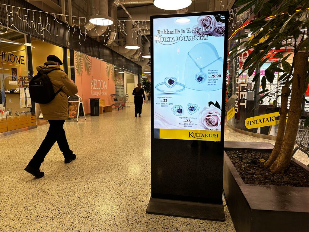 Toteeminäyttö kauppakeskusnäytöt
